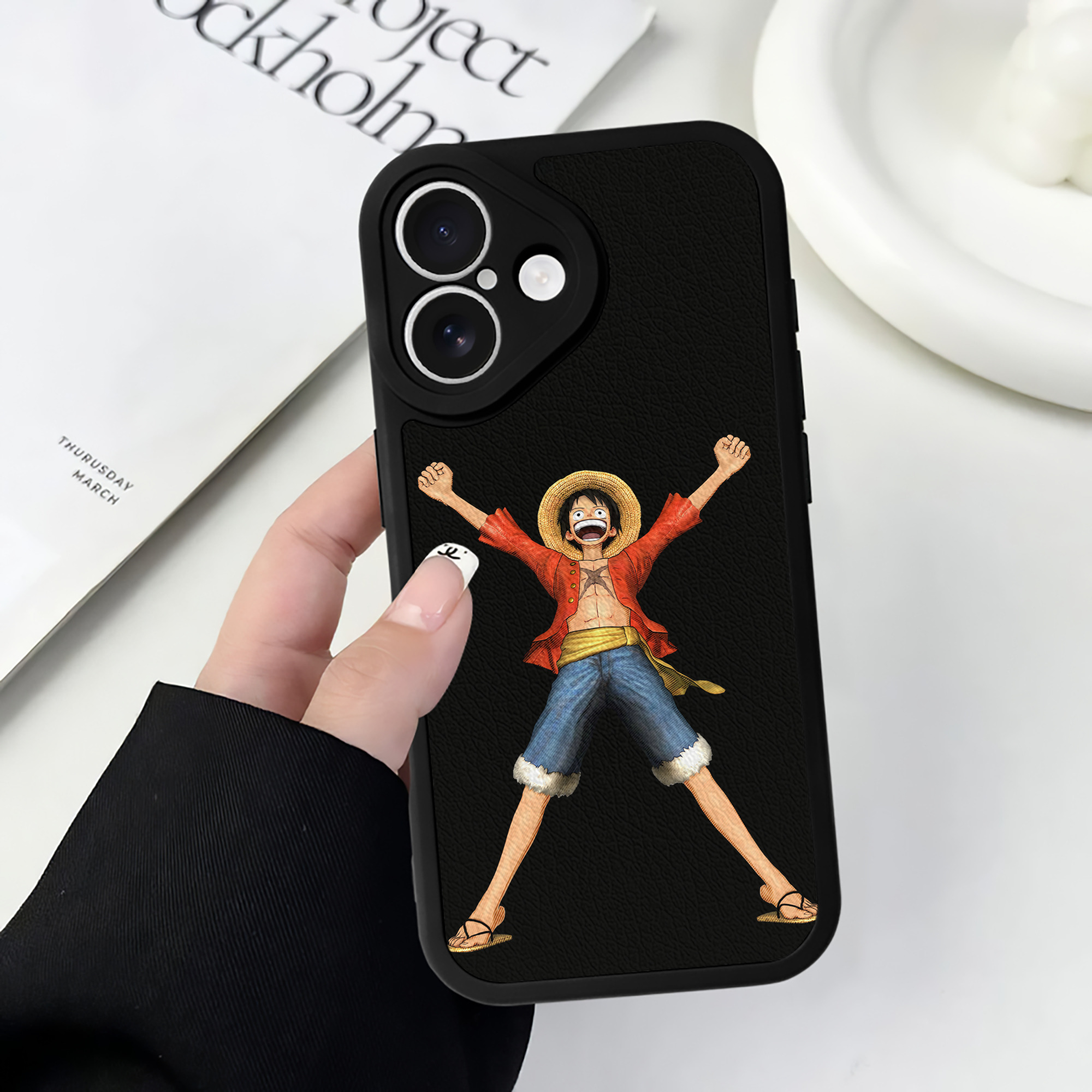 （画像用） ワンピース モンキー・D・ルフィ ONE PIECE Monkey D. Luffy 【iPhone 16シリーズ対応】シリコンスマホケース（レザー調） 材質：シリコン